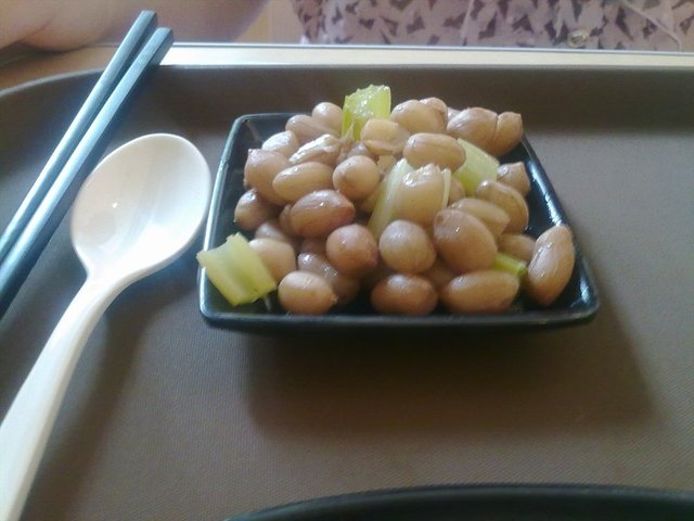 芹菜花生米