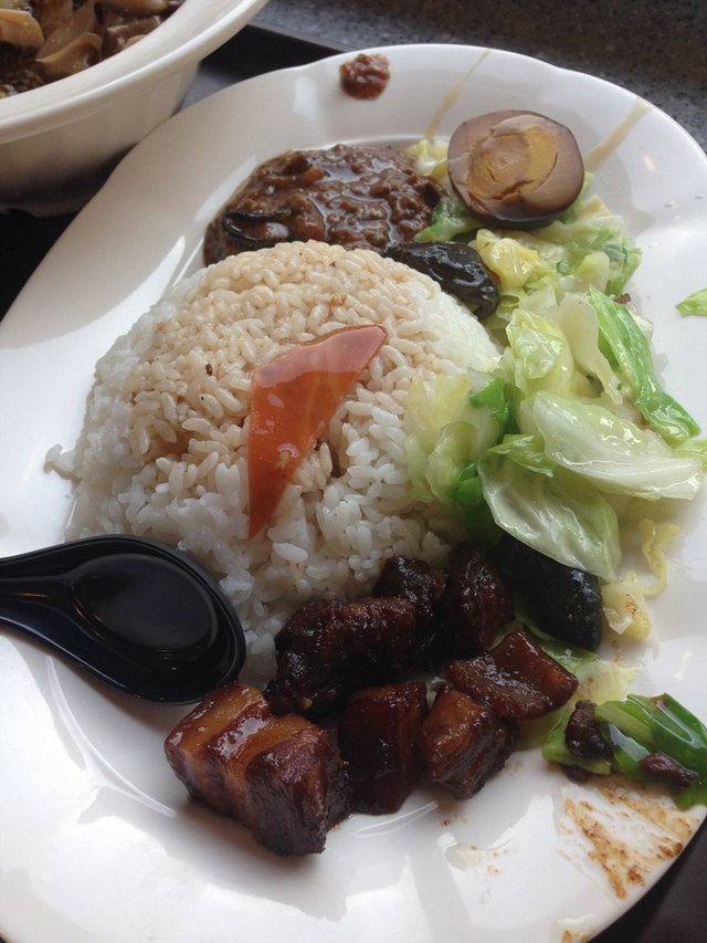 红烧肉拼饭