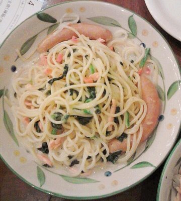 三文鱼奶油海鲜面+辣肠+菠菜