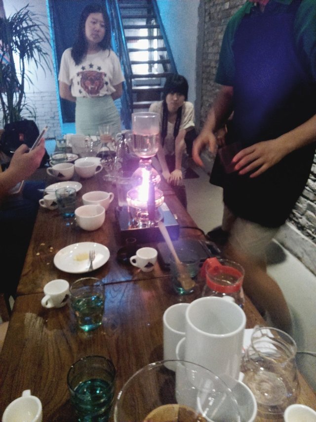 虹吸咖啡制作中