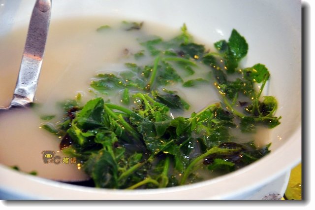 野菜鱼汤，没看到有鱼，哈哈；