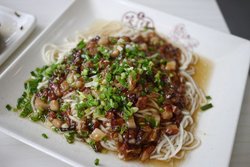 卤肉炸酱面