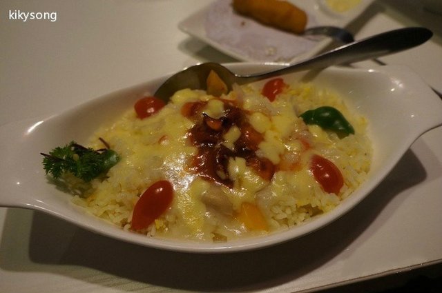 芝士海鲜焗饭