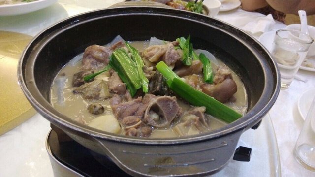 羊腩煲