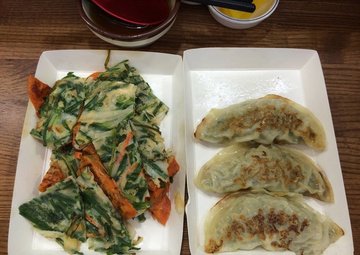 煎饺，韭菜蛋饼