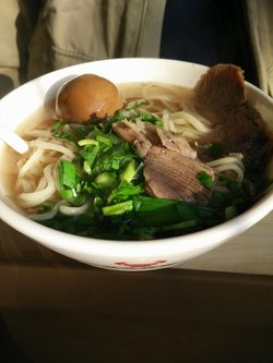加卤蛋的牛肉面