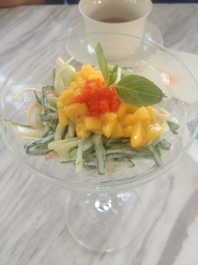 芒果鱼子酱沙拉