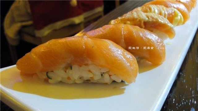 三文鱼花饭寿司