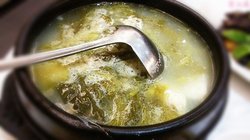 酸酸的开胃哦， 有3块骨头肉， 就是有点咸了、