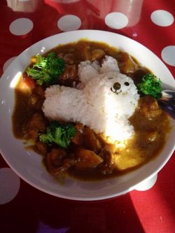 咖喱兔鸡肉饭