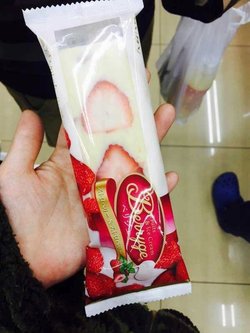 草莓酸奶冰棍