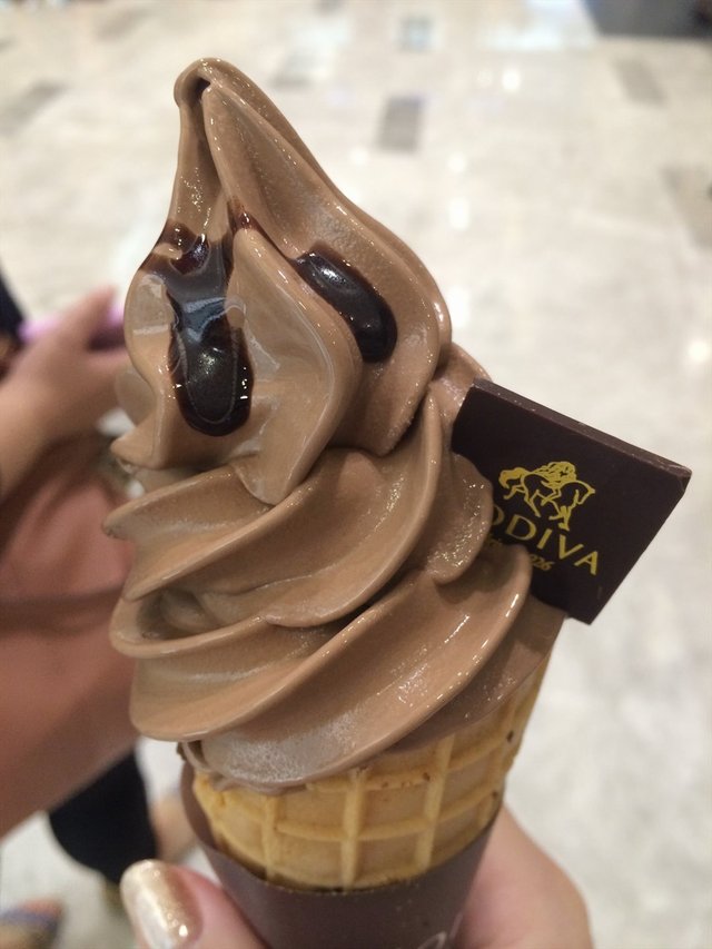 巧克力软冰淇淋