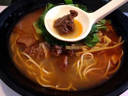 汤很好喝，牛肉也挺多。