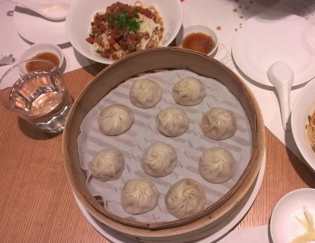 蟹粉小笼包