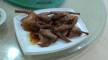 卤水乳鸽