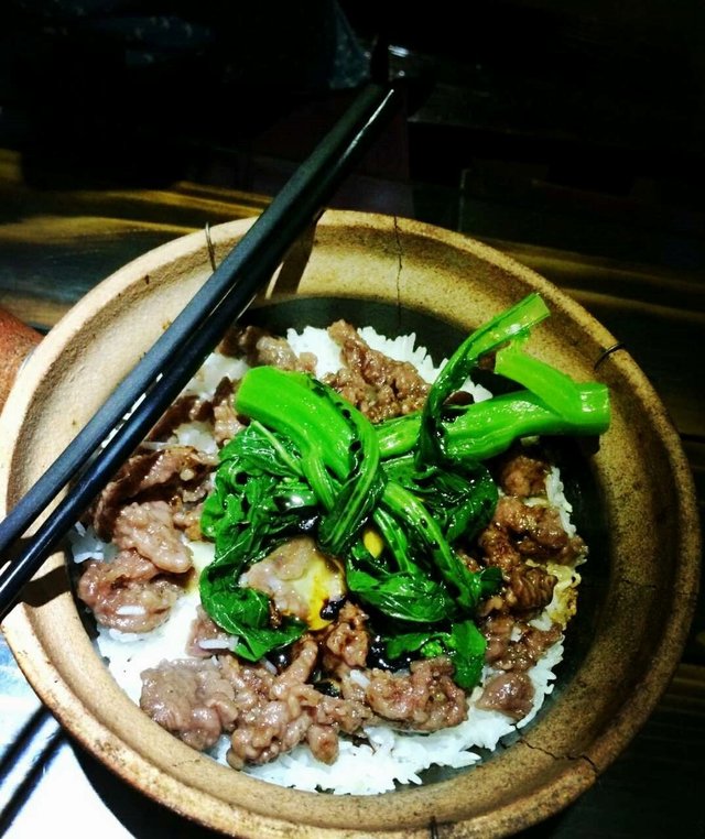 牛肉煲仔饭
