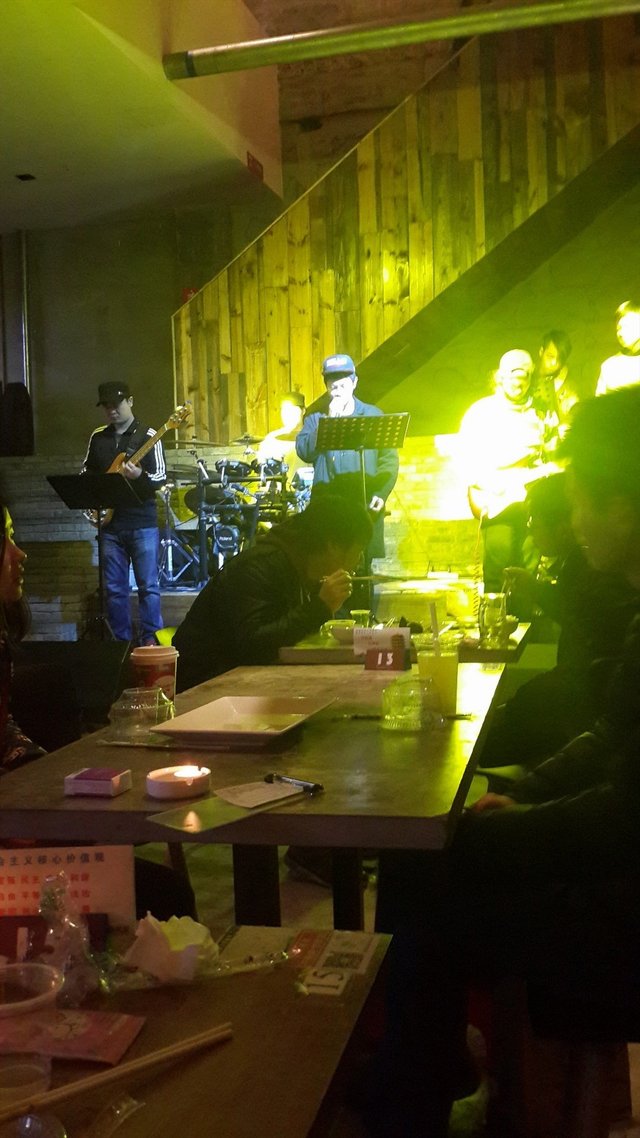 店内驻唱