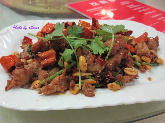 乍看以为是辣子鸡，吃口足以以假乱真