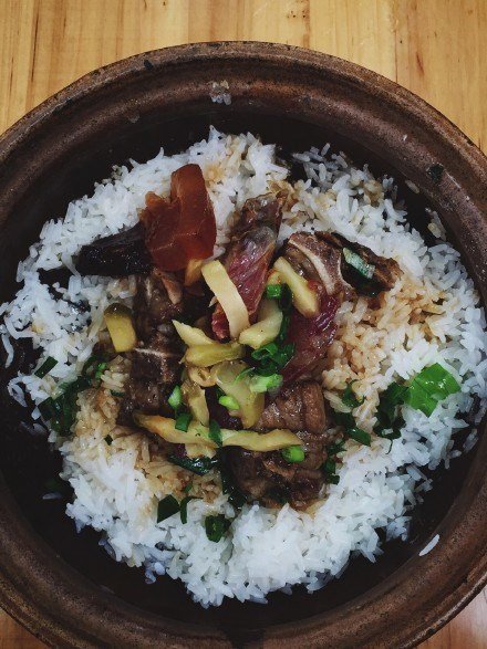 腊肉煲仔饭