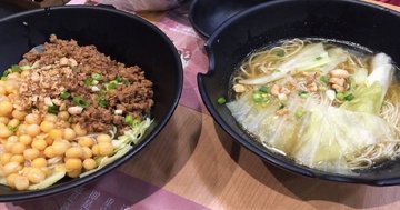 大白碗豆杂酱面