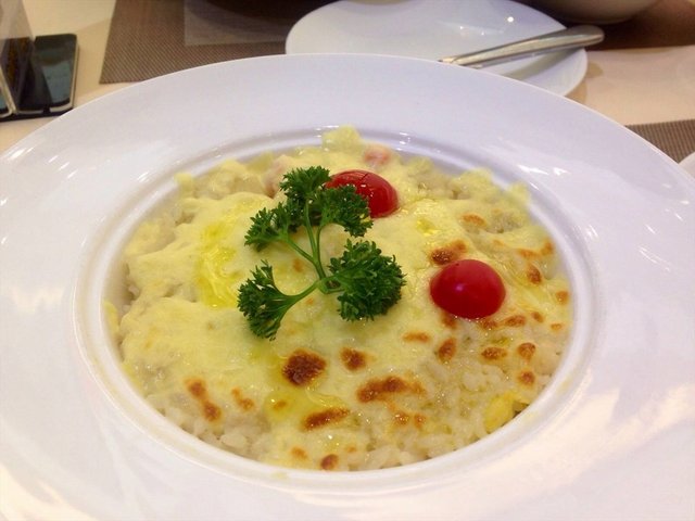 芝士海鲜焗饭