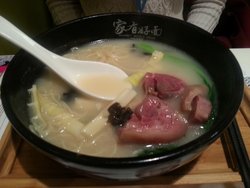 竹笋蹄髈面