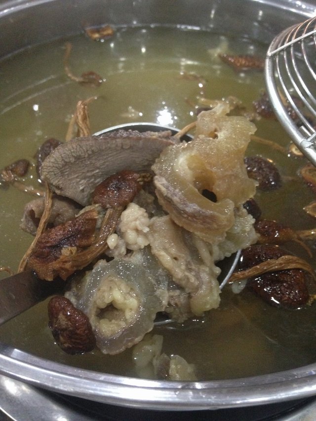 茶树菇牛排骨汤底