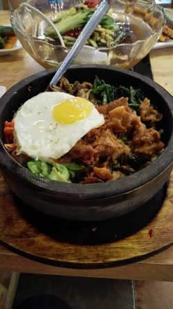 五花肉石锅拌饭