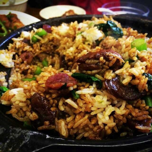 腊味滑鸡煲仔饭