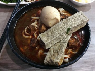 牛肉刀削面