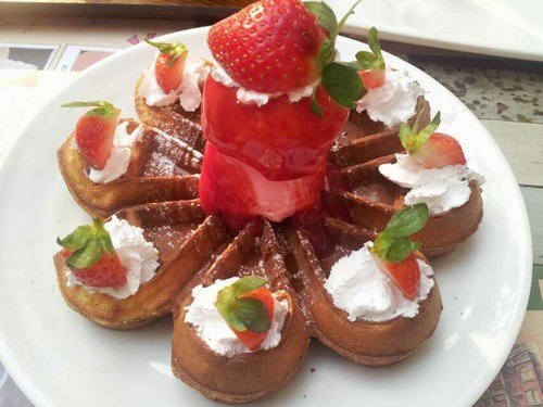 草莓冰淇淋华夫饼