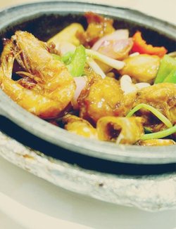姜葱顶味鲜虾滑鸡煲