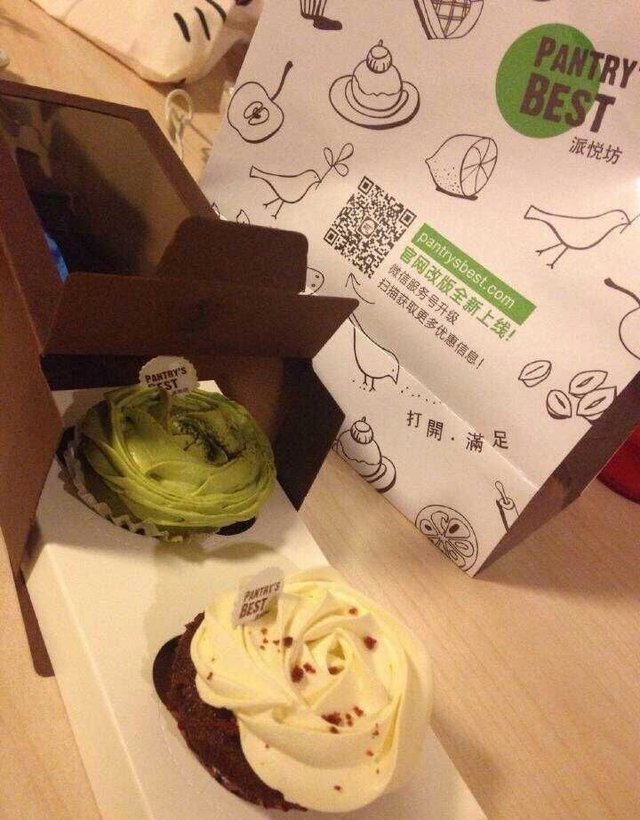 红丝绒纸杯蛋糕