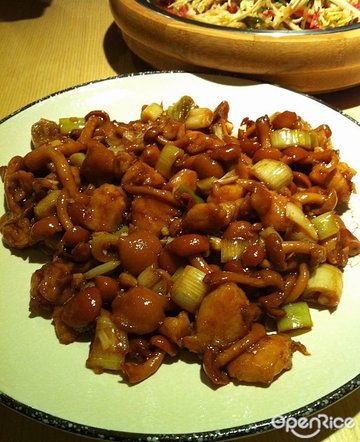 草菇鸡丁