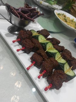 箭射狍子肉配山野菜