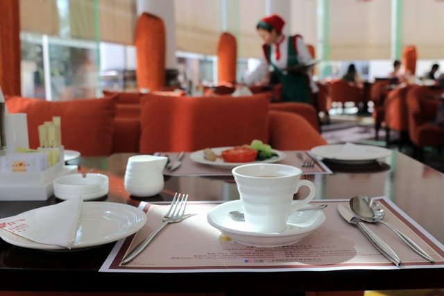 窗边洒下阳光，叹杯红茶，这个早晨格外美！