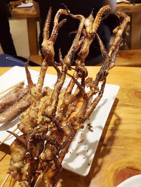 烤鱿鱼须 - 图书大厦 的木屋烧烤