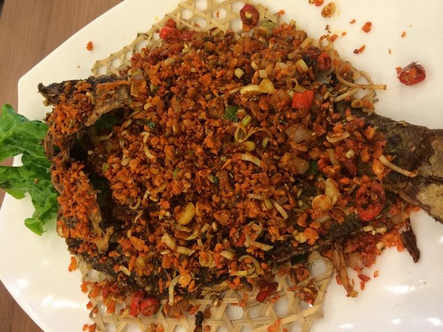 香茅草烧鲈鱼