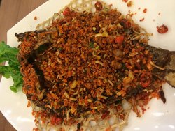 香茅草烧鲈鱼