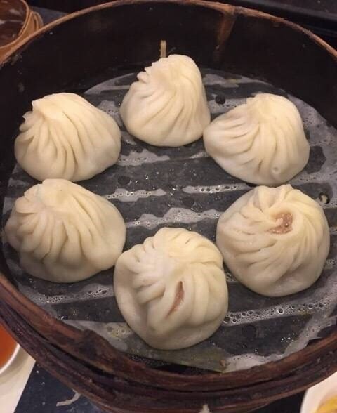 招牌蟹黄小笼包