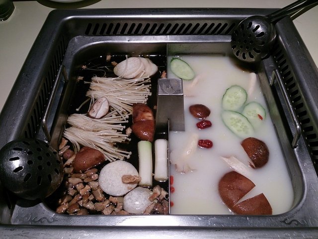 菌菇三鲜双拼锅底