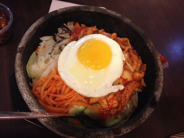 辣白菜五花肉石锅拌饭