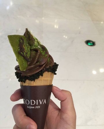 黑巧克力软冰激凌