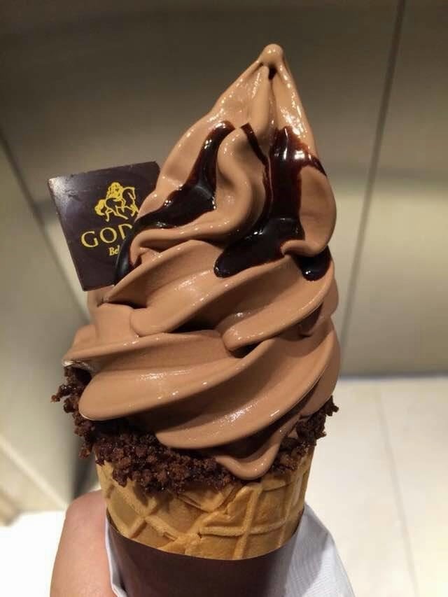 巧克力软冰淇淋
