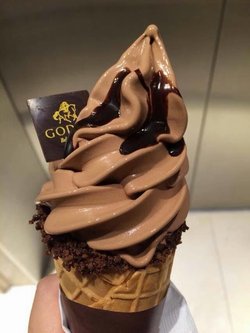 巧克力软冰淇淋