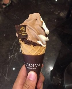 双拼巧克力软冰激凌