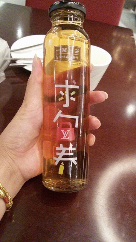 苹果醋饮也是20多一瓶，酸酸甜甜很好喝，而且这个瓶子真是太可爱了～