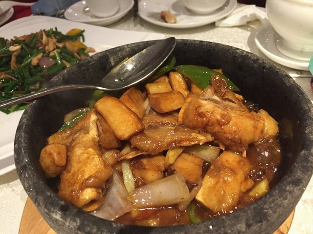 石窝焖剥皮牛