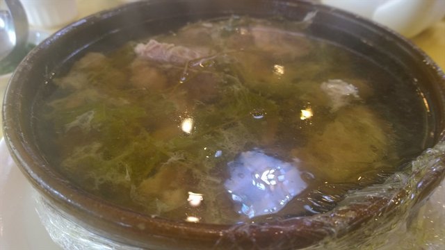 鲜五叶神炖土猪肉汤