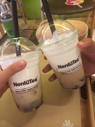 嫩绿奶茶